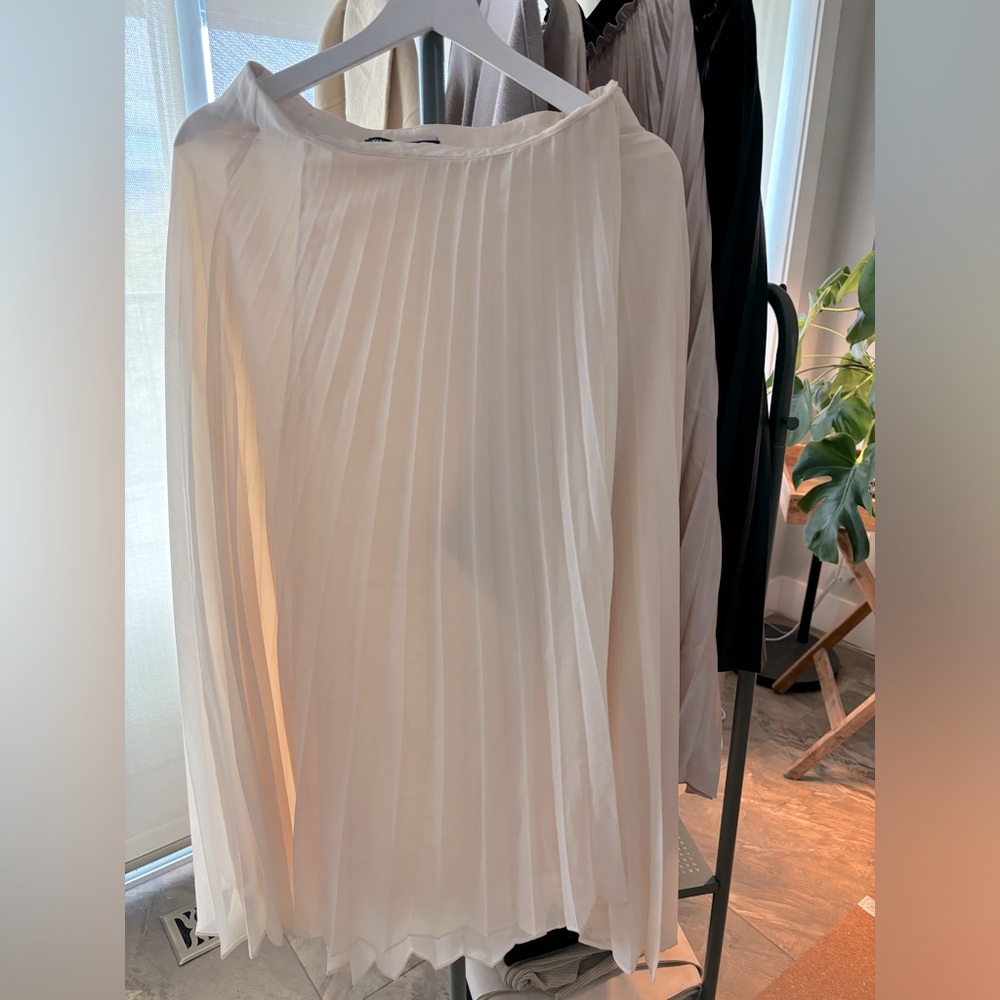 Zara pleated skirts